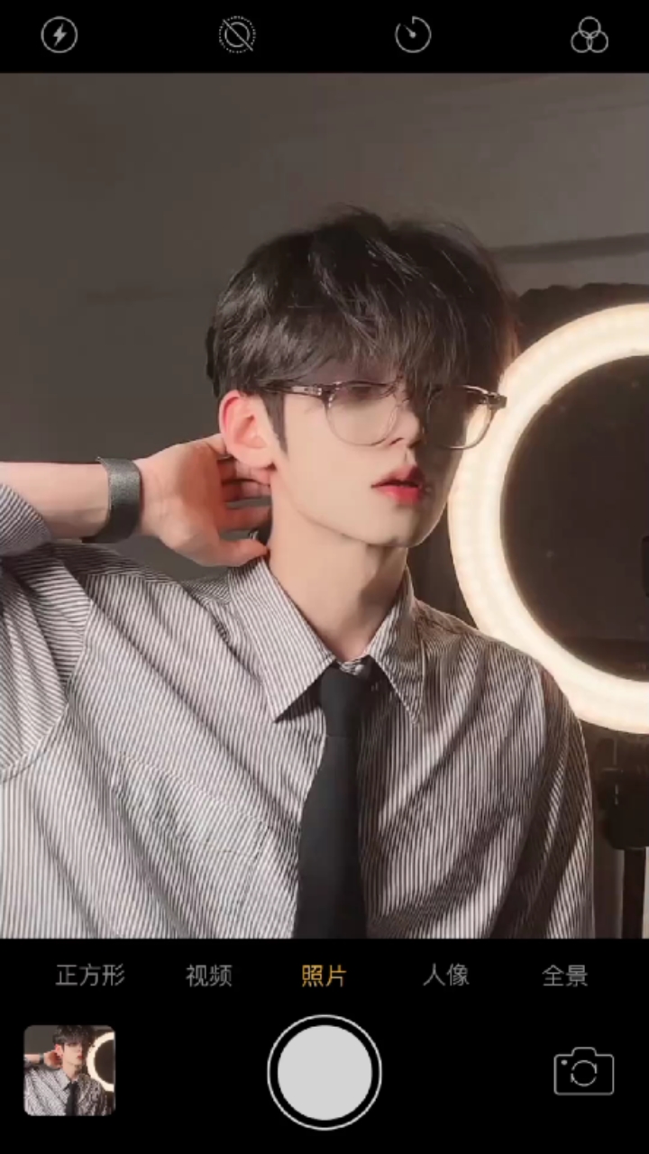 1Vid ve 6Pics