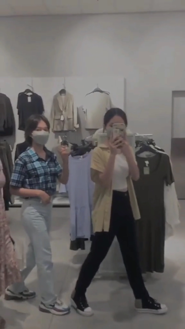 #MirrorWalkTrend