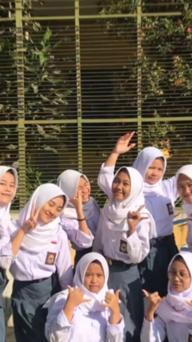15 foto teman kelas