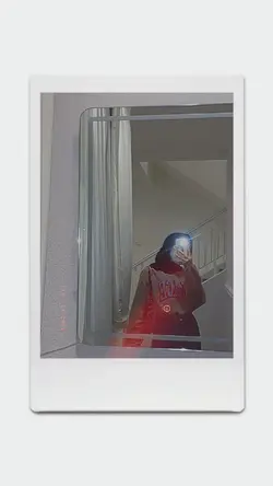 frame Hits polaroid