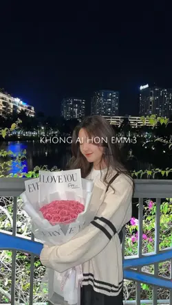 Trên tay tôi đang la