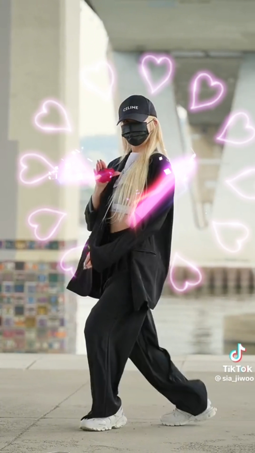 JISOO ÇİÇEK TRENDİ