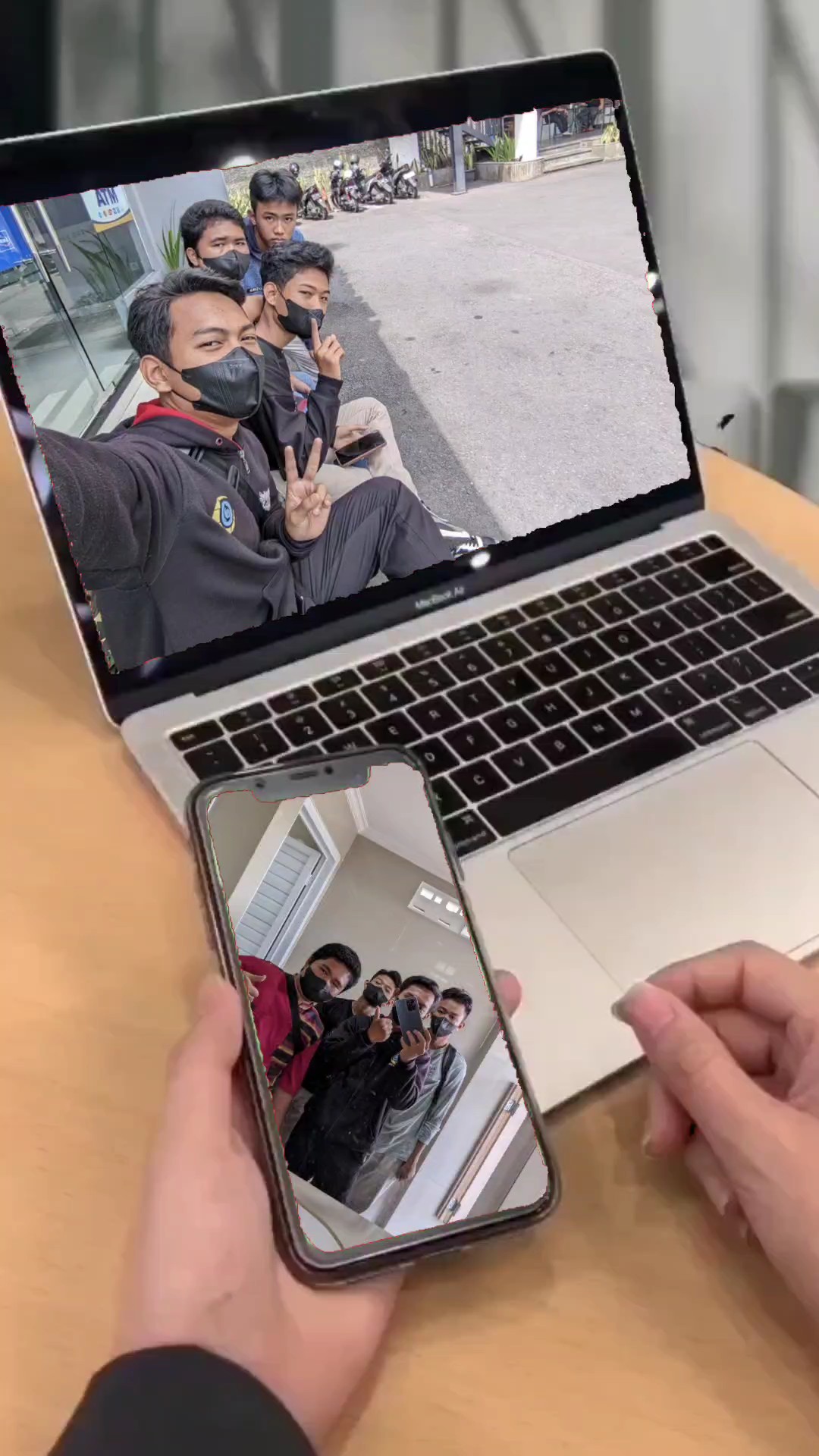 Laptop dan HP nih
