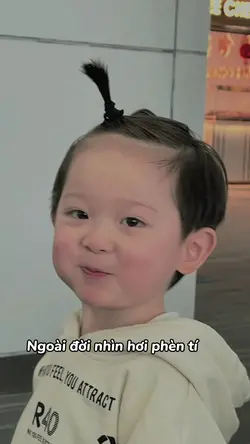Ngoài Đời Hơi Phèn