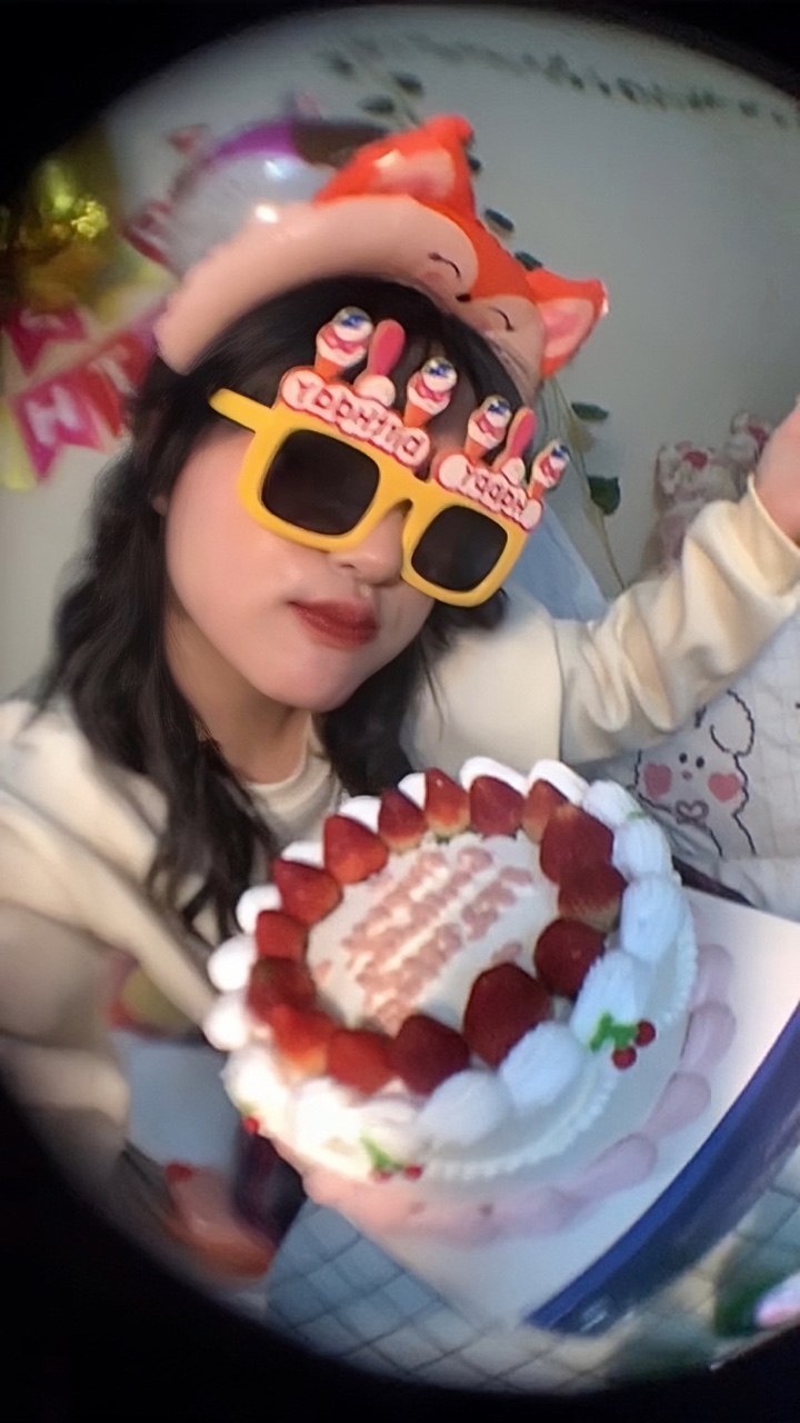 tout le monde c'est mon anniversaire