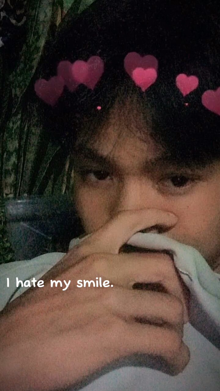 JE DÉTESTE MON SOURIRE MAIS