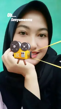 psti senyum deh kl