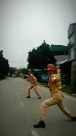 Các chú đừng đập mẫu