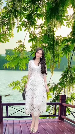 Cảnh đẹp bên hồ