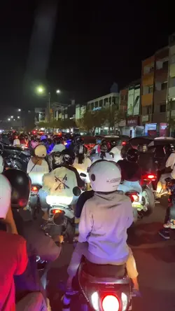 Ngapain sih dikit"