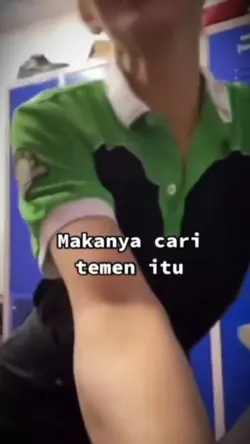 makannya nyarik 