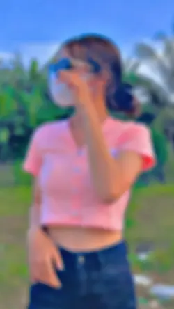 Bubble gum girl