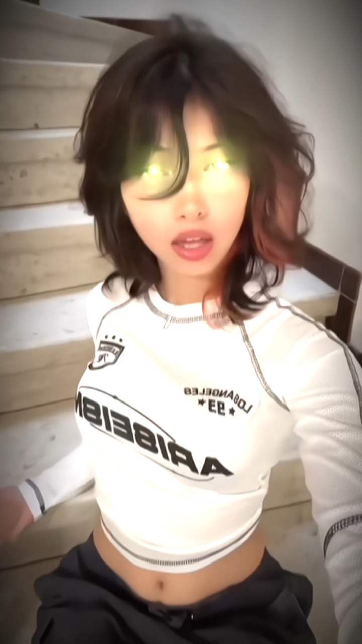 JOLIES YEUX VERTS