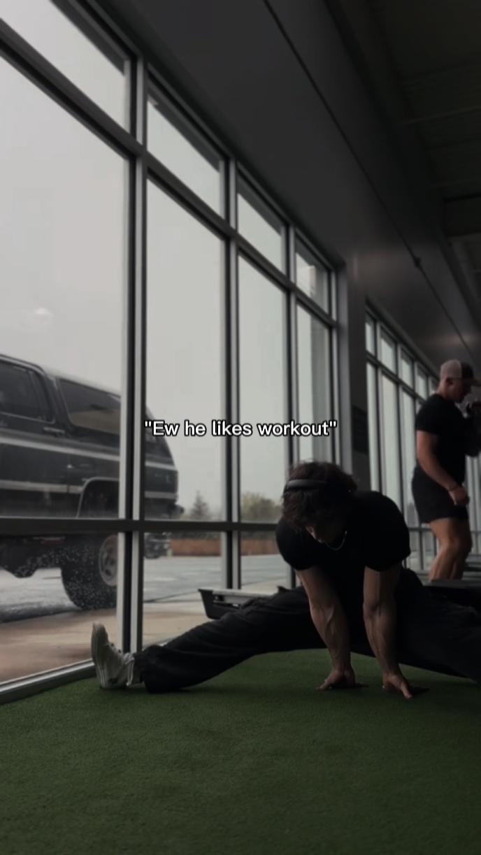 Ew he likes workout