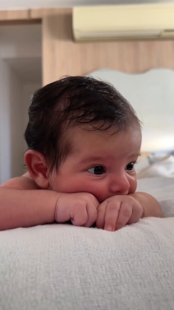 baby sneezing trend 