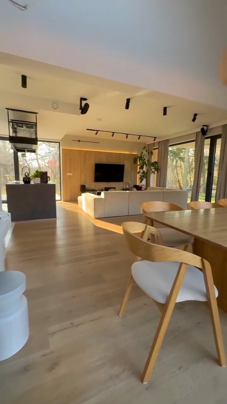 HOUSE TOUR