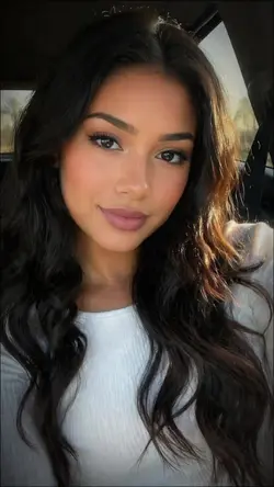 Golden-hour reveal: soft blur to smile