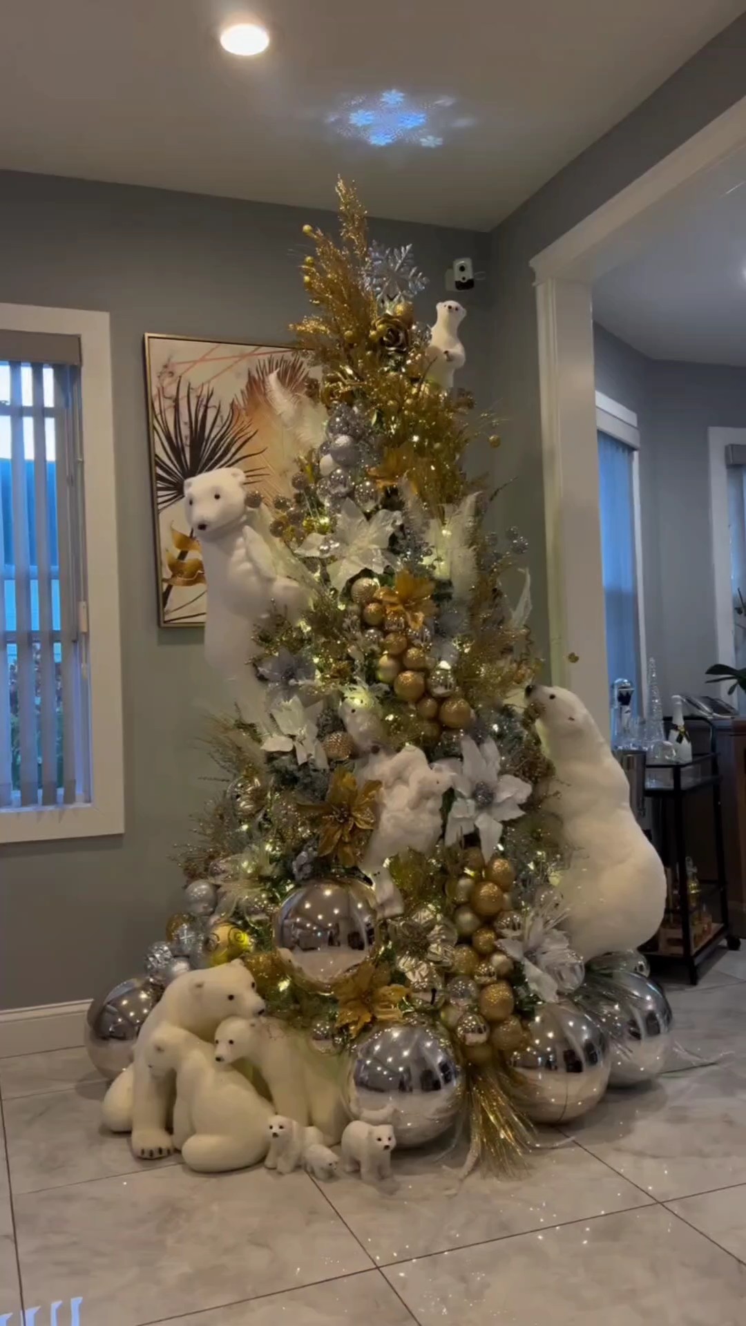 Polar bear Xmas tree