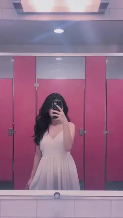 Mirror Fits: Dreamy Outfit Flip