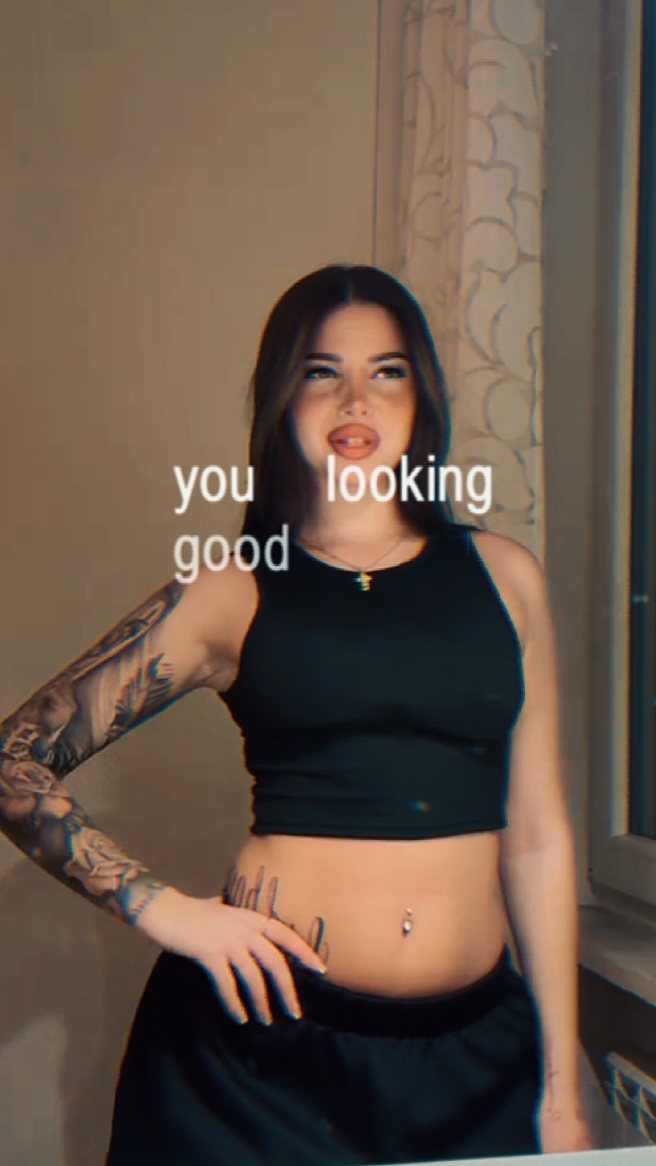 LUCIENDO BUENA CHICA