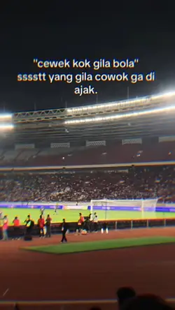 CEWEK GILA BOLA