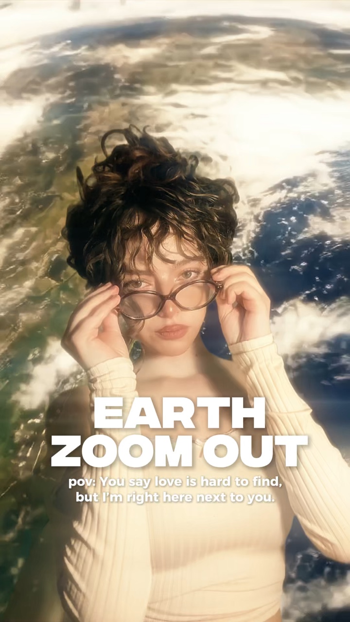 Earth Zoom Out  🌎