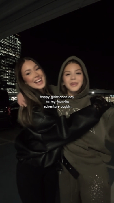 happy girlfriends da