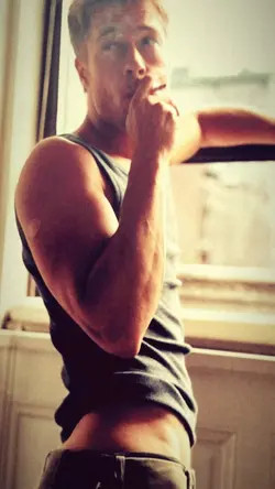 STRETCH | Brad Pitt