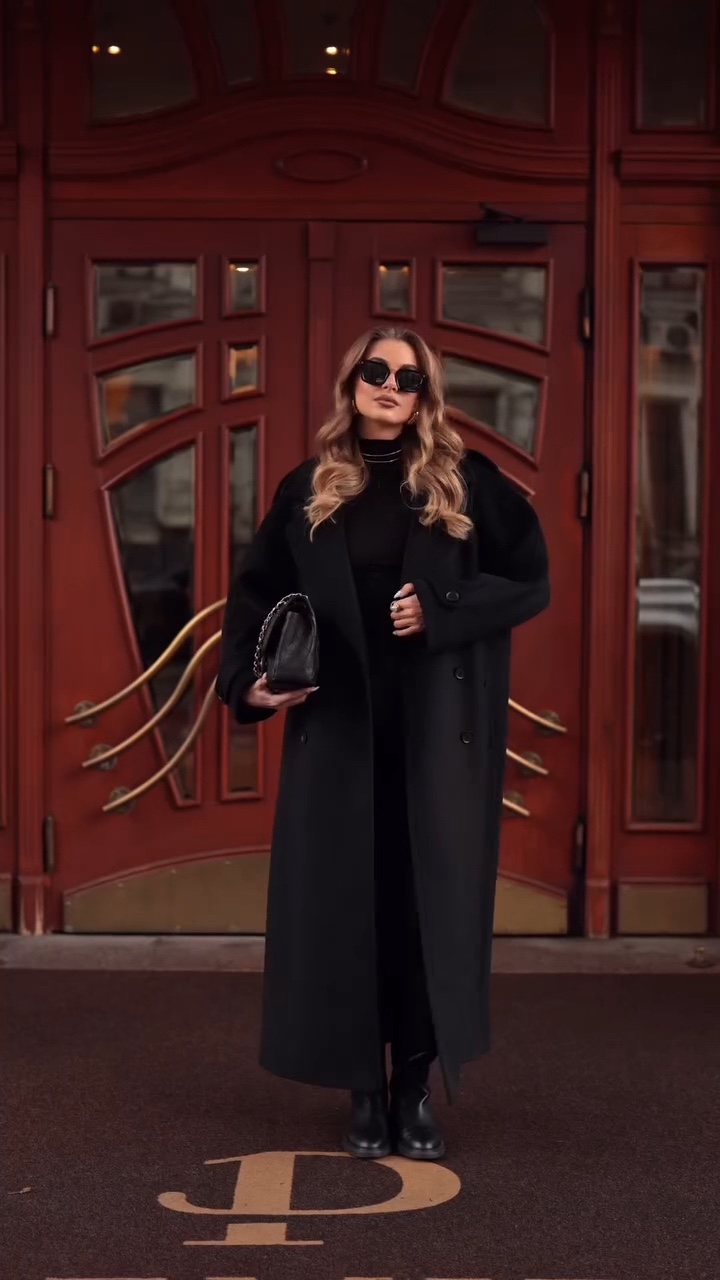 MODEL — FASHION 