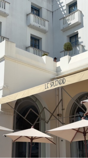 Salón del hotel de lujo🍸