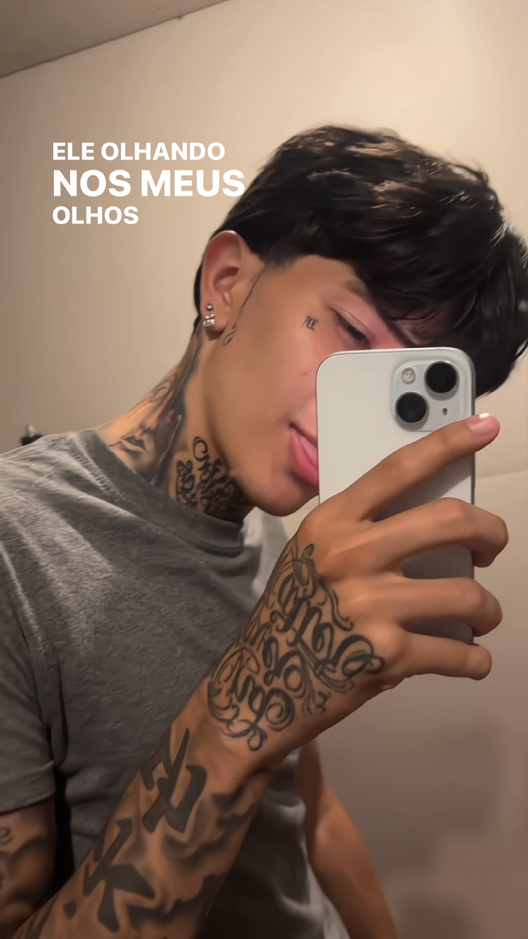 Com cabelo loirinho