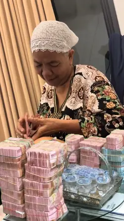 Trend uang dimeja 