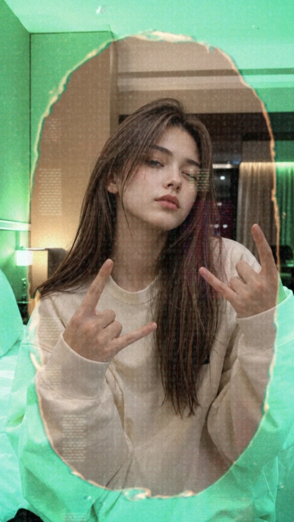 2 PHOTOS