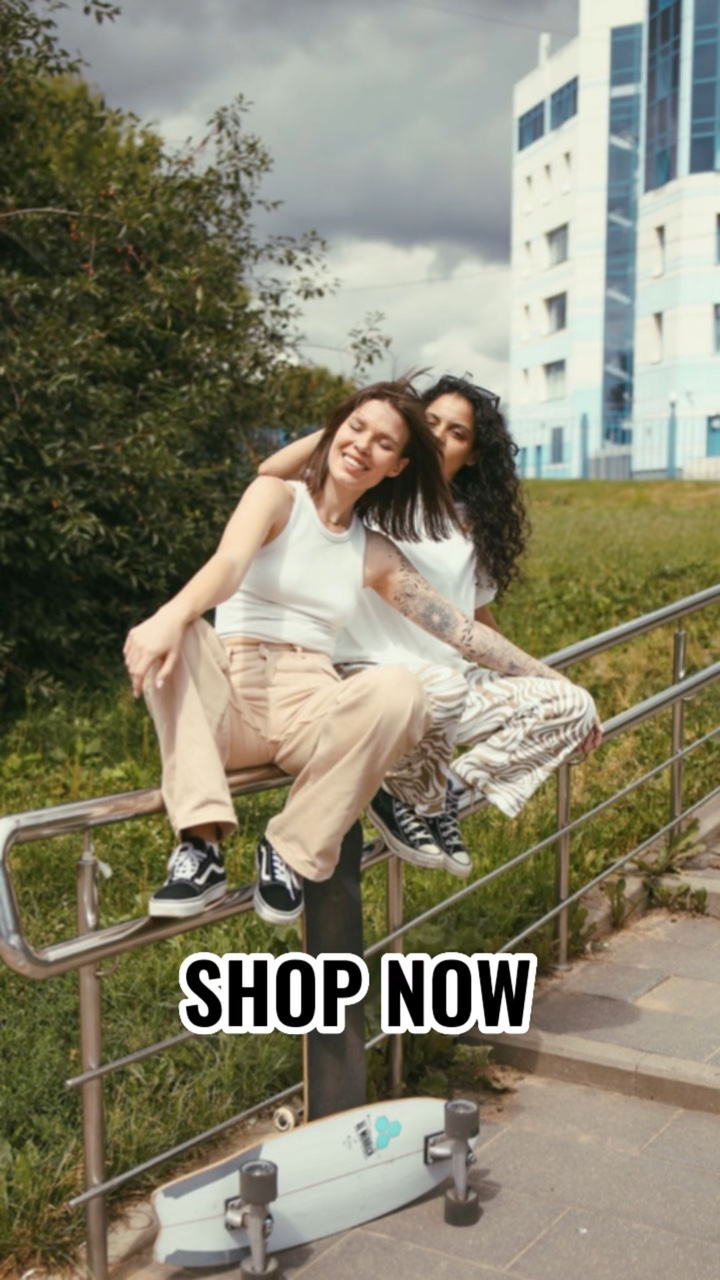 Women's Clothing Display Beat Matching TikTok Style