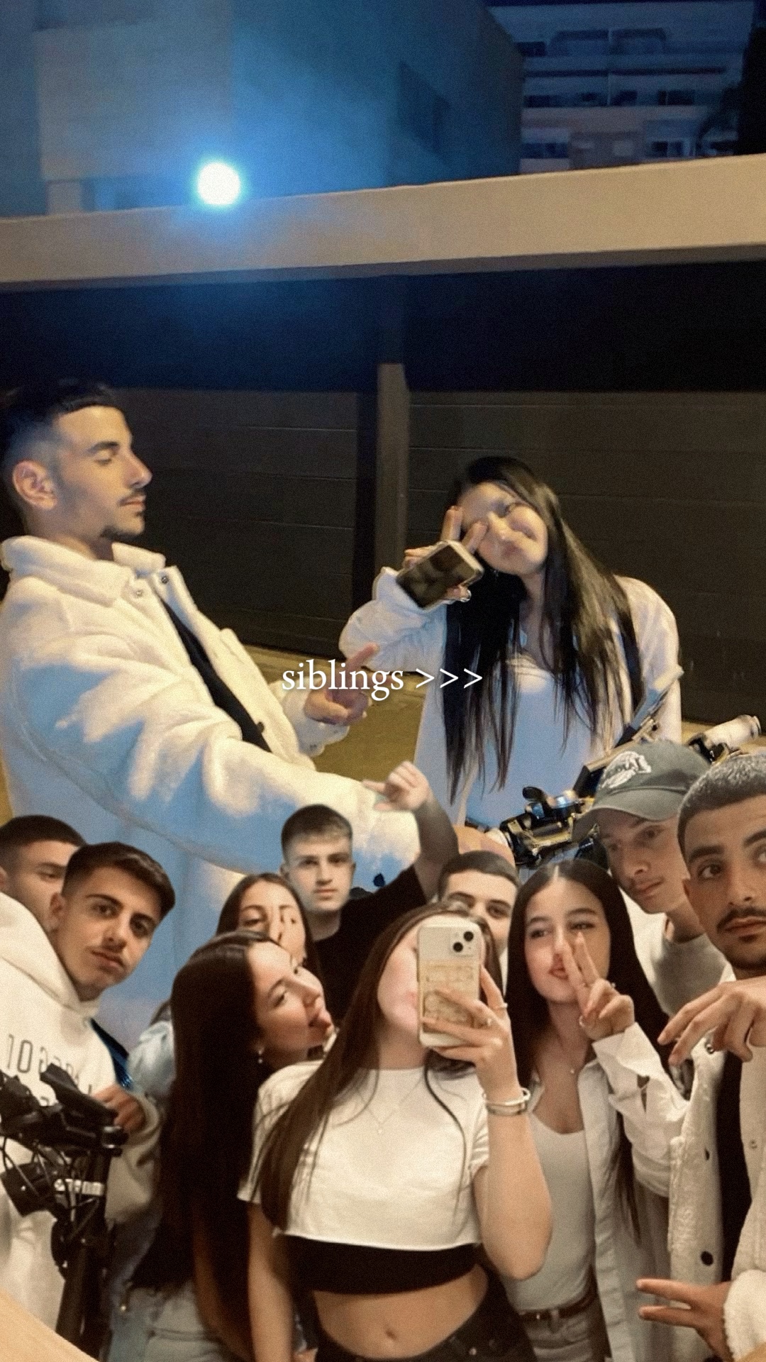 Siblings photo dum