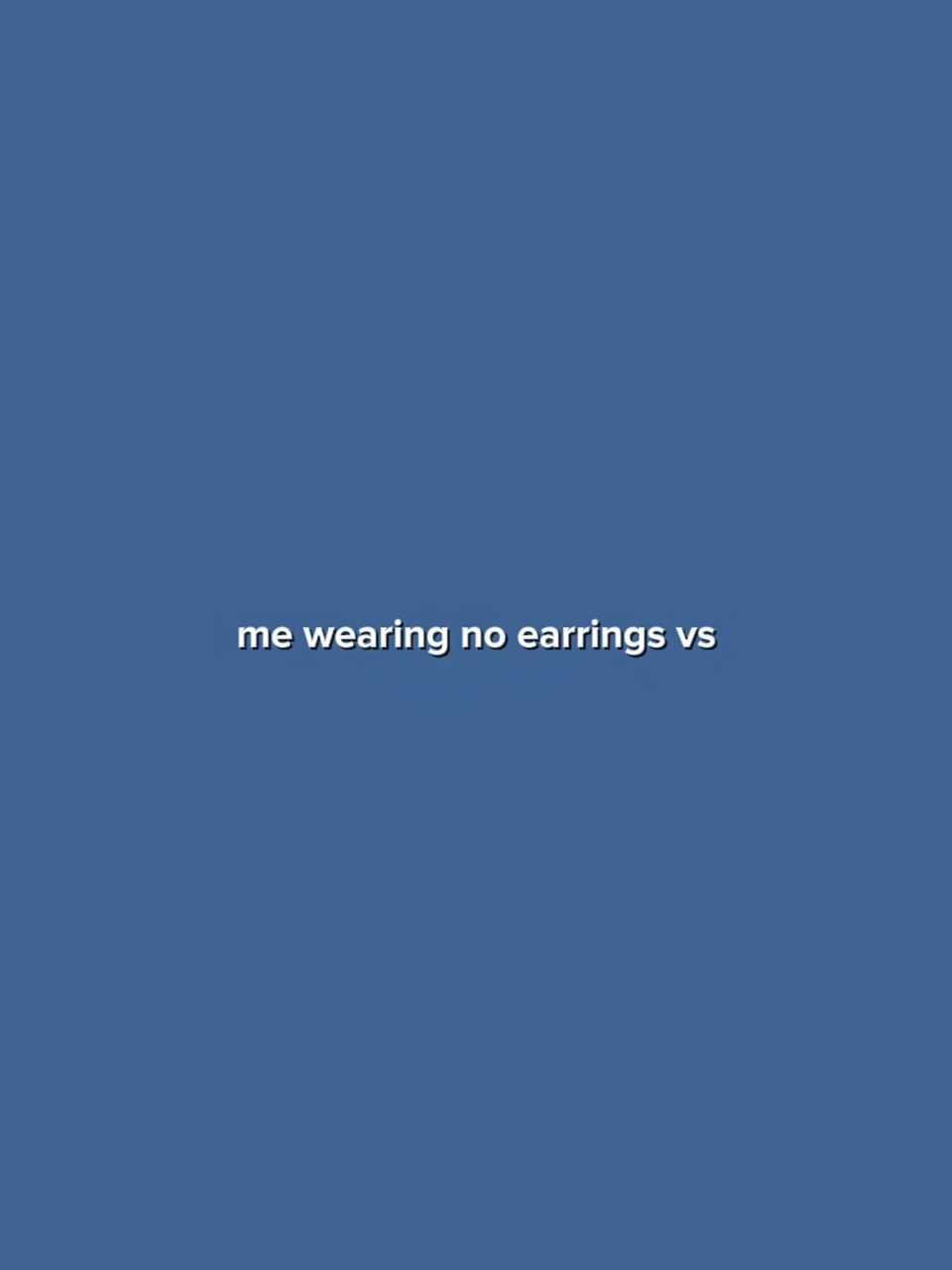 memakai anting anting
