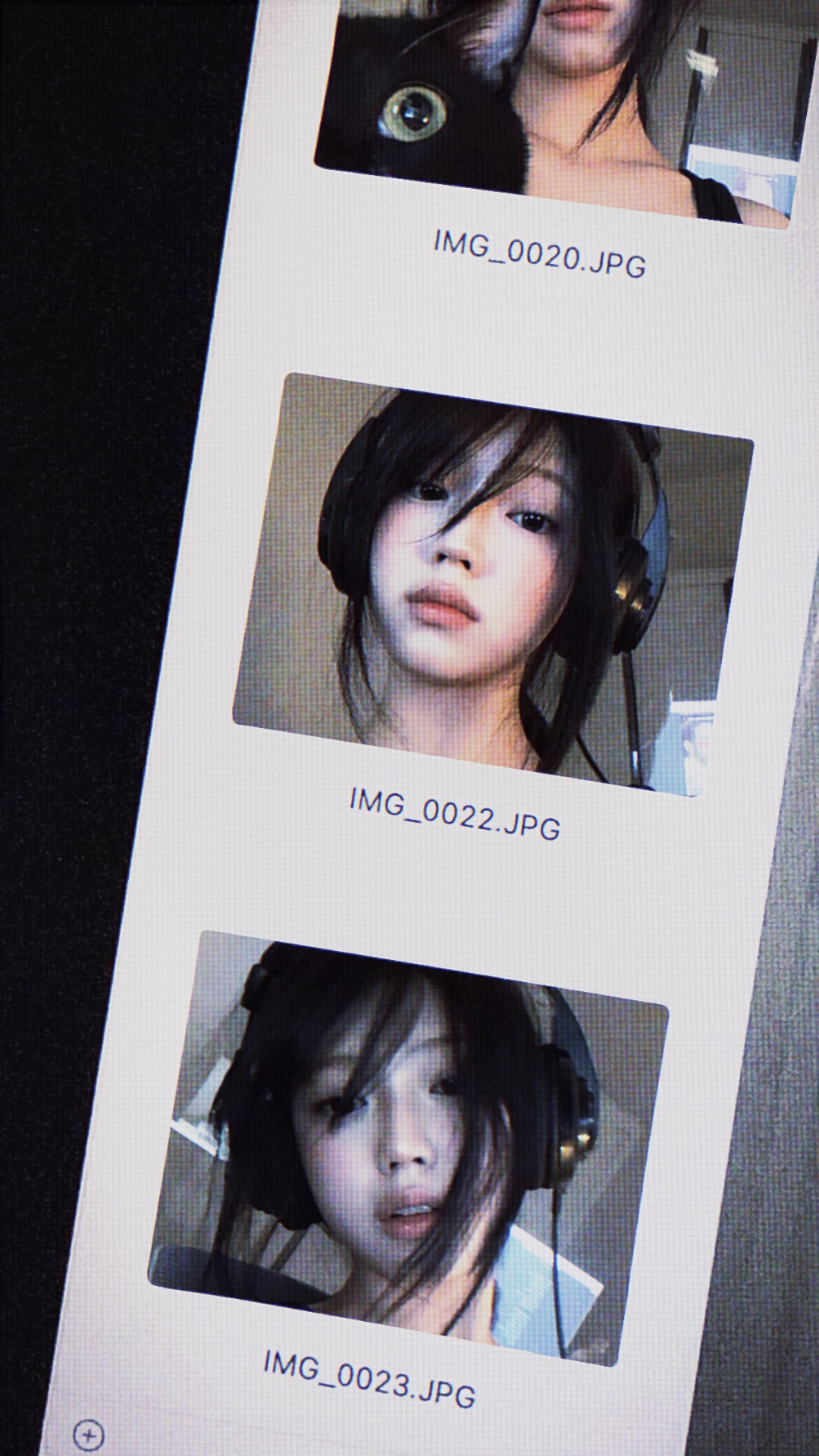3 pics tone