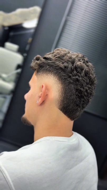 BARBER 💈 