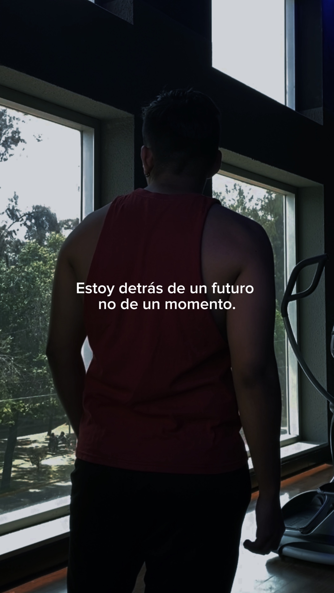 Estoy detrás de…