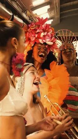 É CARNAVAL NO BRASIL