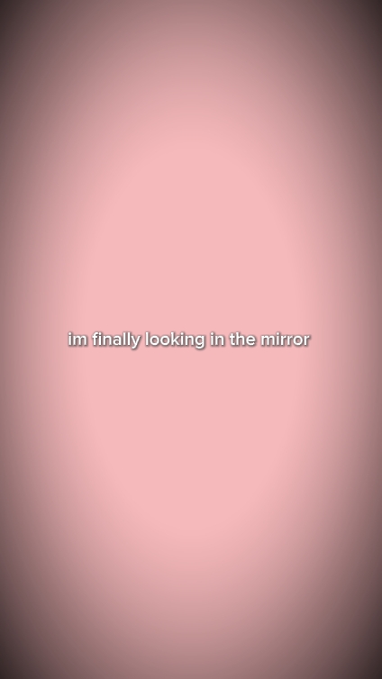 Regardant dans le miroir