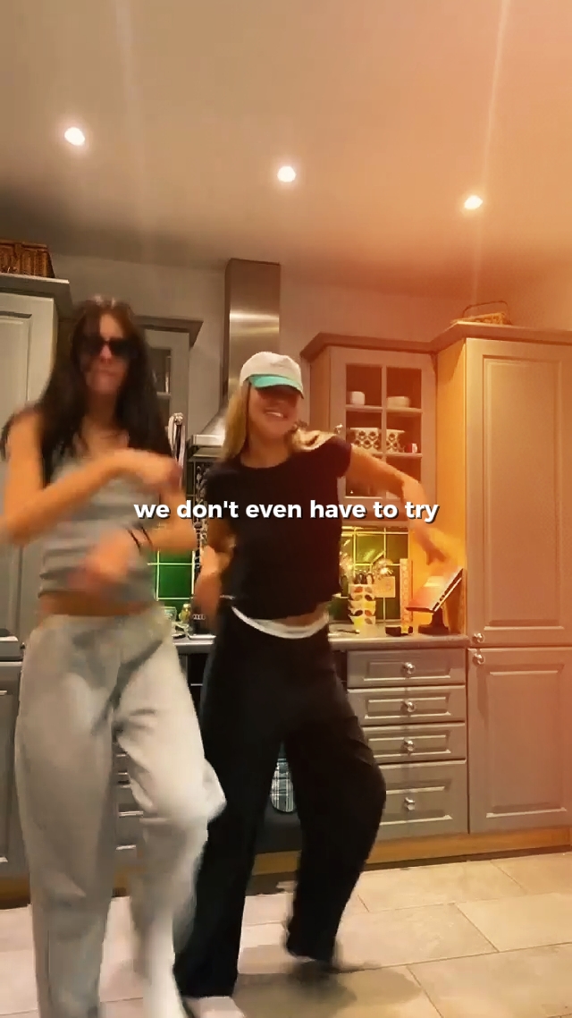 DANSE AVEC DES AMIS 