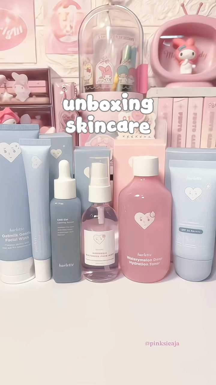 membuka kotak skincare 