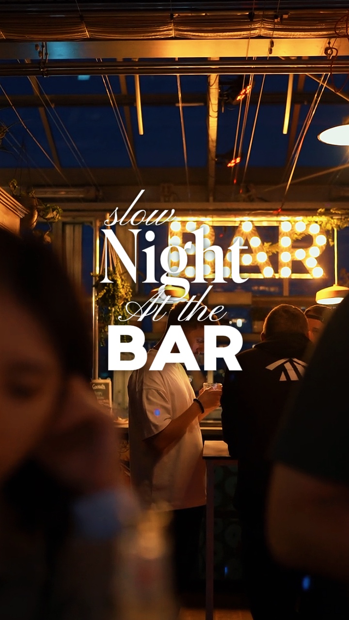 Noite lenta no bar