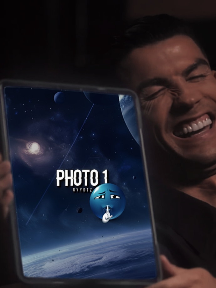Ronaldo tertawa