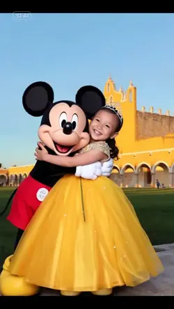 Abraçando Mickey