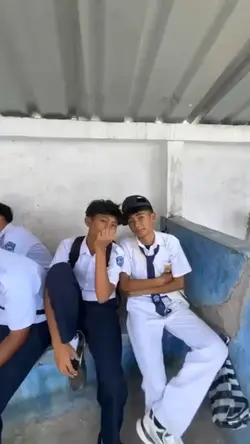 tren foto live malay