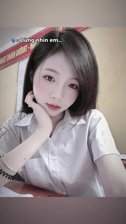 Đừng nhìn em…