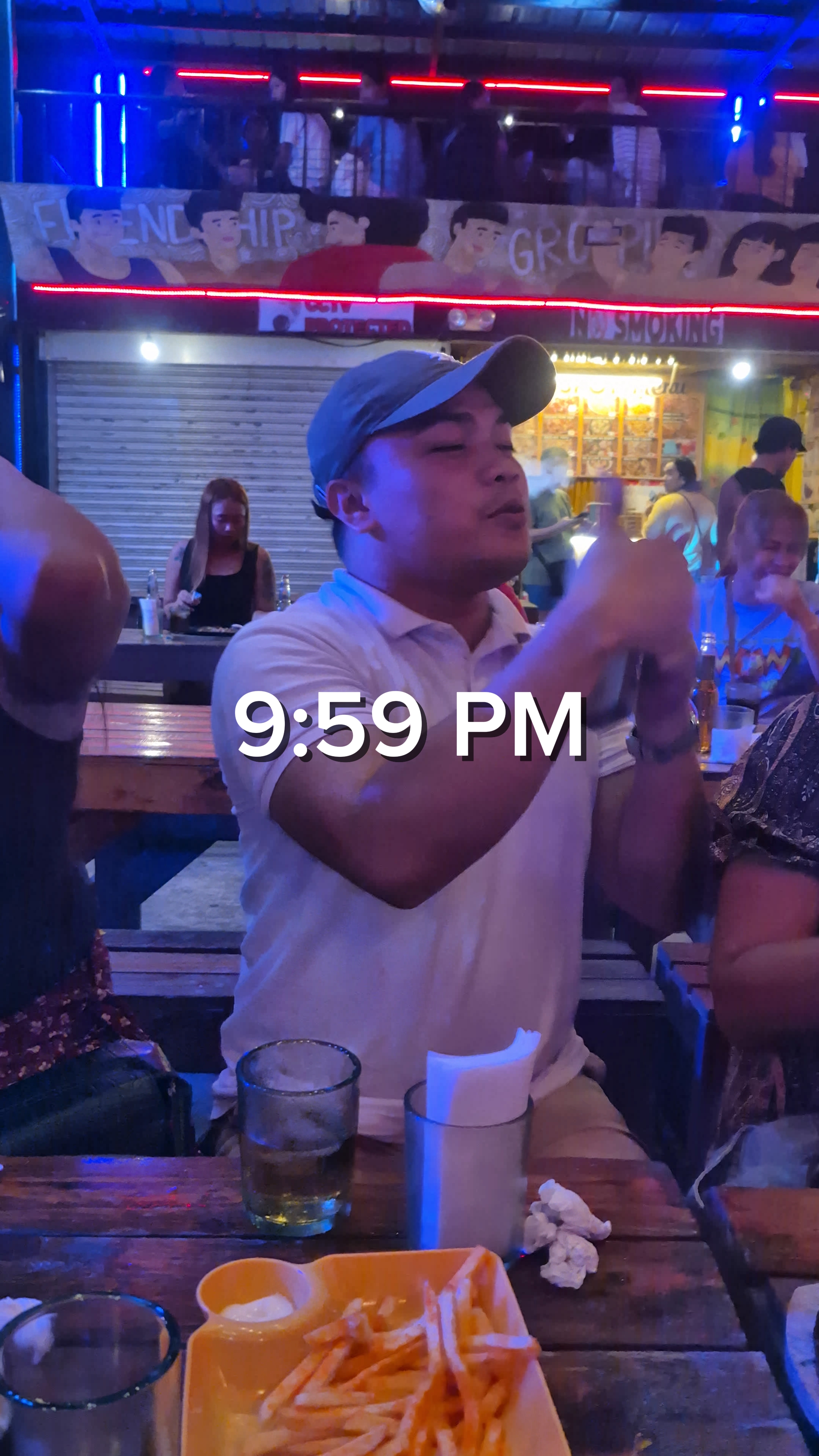9: 59 bis 22: 00 Uhr 