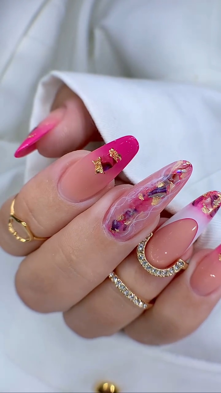 UÑAS